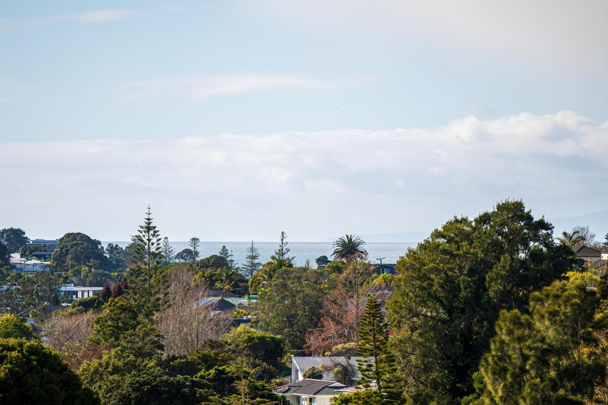 Villa With Pool In Browns Bay Auckland Eksteriør billede